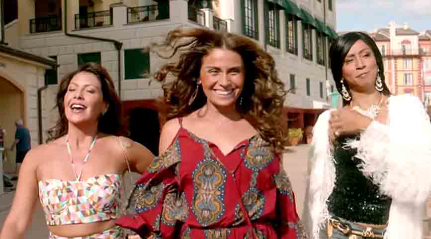 Descendente de italianos, a atriz tem três filhos. Pietro é fruto do relacionamento com o também ator Murilo Benício. Em 8 de outubro de 2010, deu à luz as gêmeas idênticas Antônia e Sofia, do relacionamento com o diretor Leonardo Nogueira.