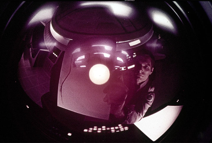 HAL 9000: Personagem do clássico “2001: Uma Odisseia no Espaço” (1968), HAL 9000 é um supercomputador de bordo do Discovery One,  nave espacial que investiga um monolito preto na Lua.  Conforme a história avança, ele começa a tomar decisões independentes que ameaçam a tripulação.