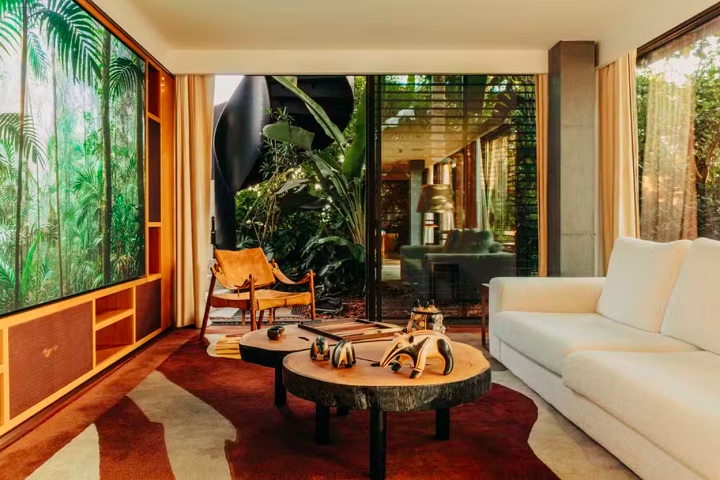 Com diárias que chegam a US$ 50 mil (R$ 273 mil), a Penthouse Suite do hotel Rosewood impressiona pela mescla entre a tradição brasileira e a sofisticação.