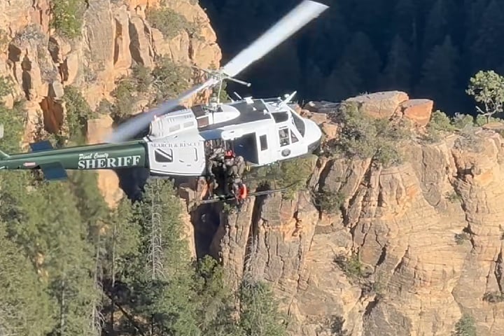 Seu resgate, realizado por helicóptero no dia 16/06, foi considerado um milagre pela família, que já se preparava para o pior devido às condições extremas de calor e frio no deserto.