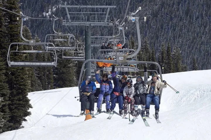 Essa mudança permitiu aos visitantes o uso do Ikon Pass, um dos passes de temporada mais populares entre esquiadores na América do Norte.