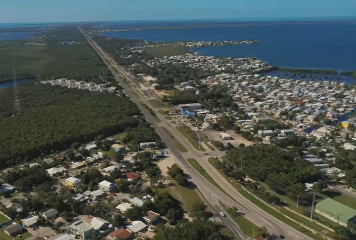 Mais do que uma simples via de ligação, a estrada se tornou um verdadeiro atrativo turístico da Flórida.