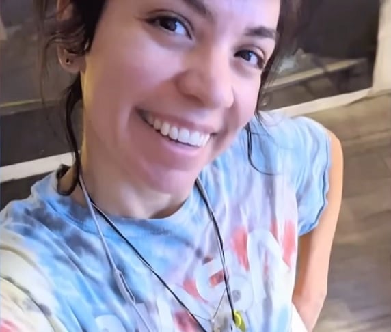 Ela não consegue se mexer direito. Ela está com muita dor. Obviamente, há o desgaste mental, o trauma não apenas de cair, mas de estar sozinha no cânion, disse Sarah Banda, irmã de Janelle.