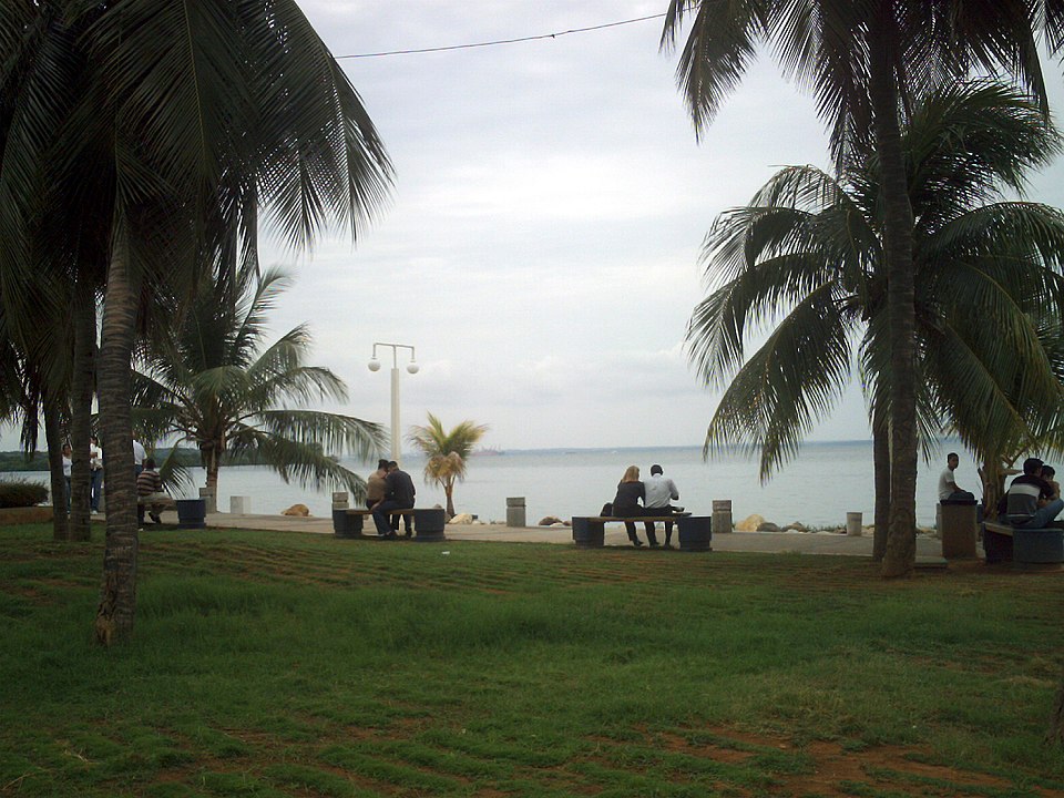 Localizado no noroeste da Venezuela, é uma importante fonte de petróleo para o país. Infelizmente, enfrenta sérios problemas ambientais devido à poluição por derramamentos de óleo e esgoto, afetando a biodiversidade e a saúde das comunidades locais.