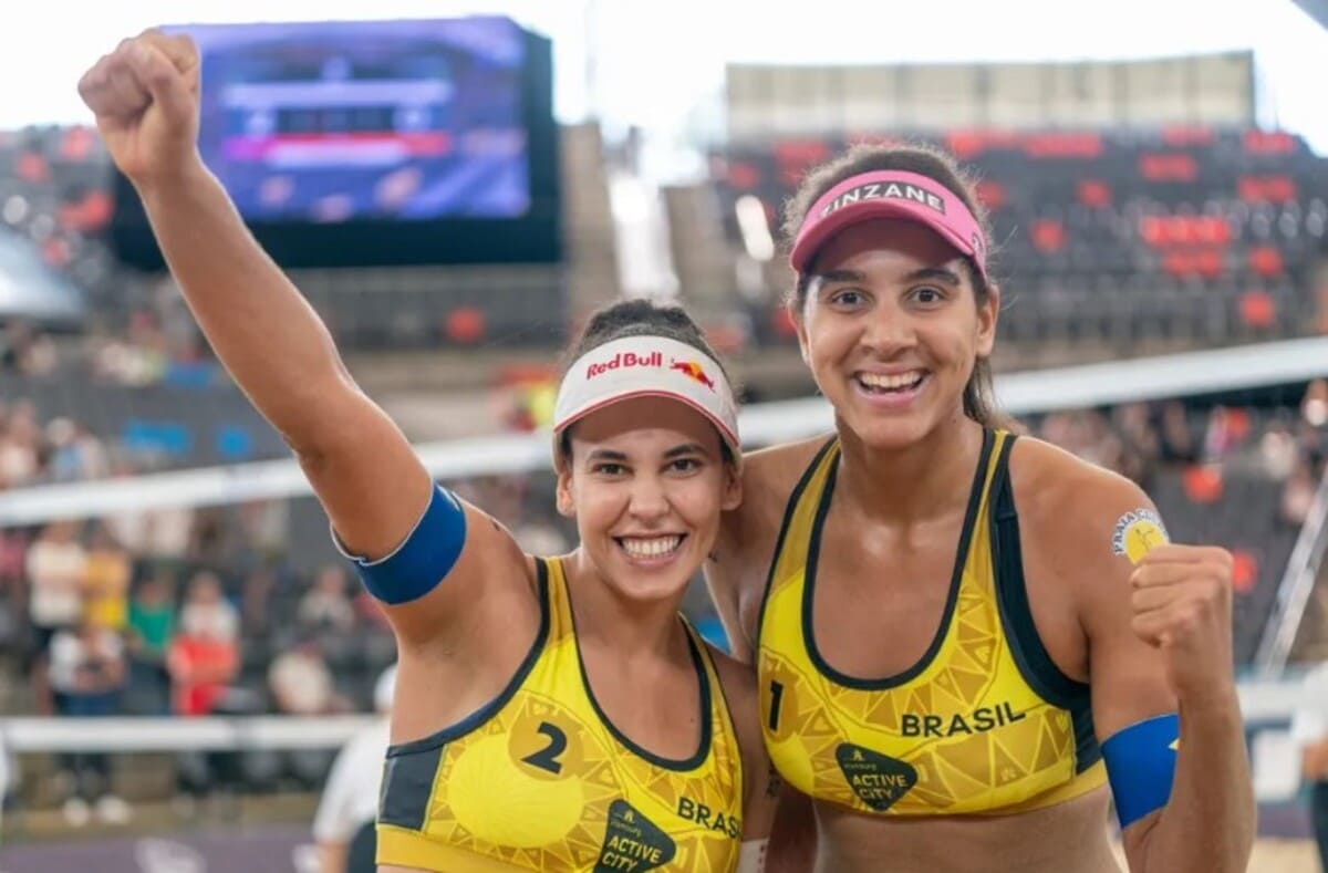 O Brasil disputa os Jogos Olímpicos desde 1920 e já acumula 40 medalhas de ouro no evento - a 40ª foi obtida pela dupla de vôlei de praia Ana Patrícia e Duda, em Paris-2024. Relembre a seguir quem foi o responsável por dar o primeiro título olímpico ao país em cada modalidade! 
