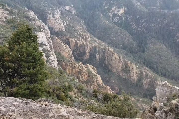 Dentre os muitos cânions espetaculares do Arizona, um dos mais impressionantes — e menos conhecido do grande público — é o Fim do Mundo.