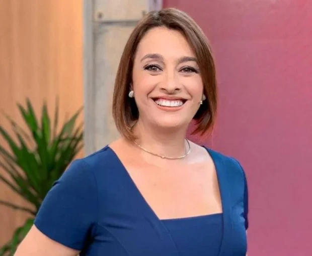 A apresentadora Cátia Fonseca surpreendeu o público ao anunciar que deixará a Band e seu programa Melhor da Tarde. No entanto, a artista não deixou claro o motivo de sua saída e apenas convidou os telespectadores a acompanharem os próximos passos de sua carreira. 