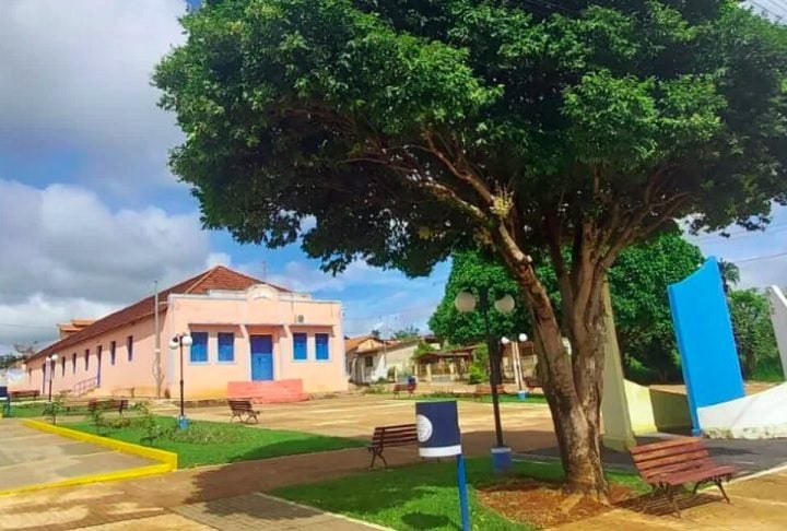 A cidade, que hoje tem cerca de 2 mil habitantes, cresceu em torno do Centro Espírita Luz da Verdade, fundado em 1929.