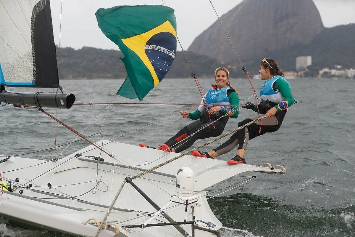 Vela feminina - Martine Grael e Kahena Kunze faturaram o ouro na Rio-2016 e repetiram a dose em Tóquio-2021. Assim, são bicampeãs da classe 49er FX. 

