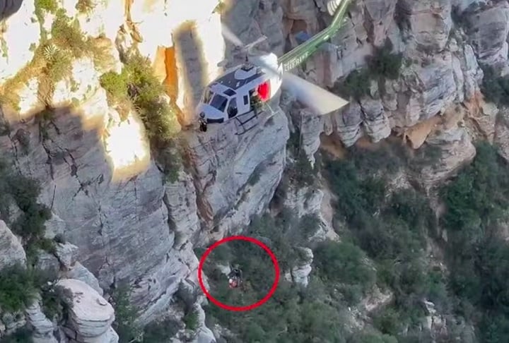 Voluntários que foram até o local confirmaram que Janelle estava viva e passaram a informação para a polícia do condado de Pima.