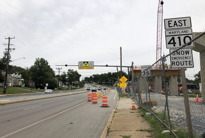 A State Route 410, uma das principais vias de acesso à montanha, pode fechar durante esse período devido ao risco de avalanches.