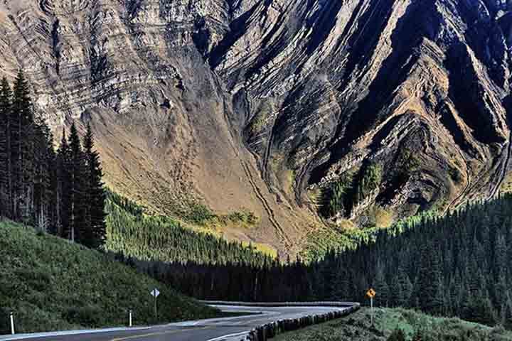 Localizada na província de Alberta, a segunda mais ocidental e uma das dez que compõem o Canadá, Kananaskis não é uma cidade no sentido tradicional. 
