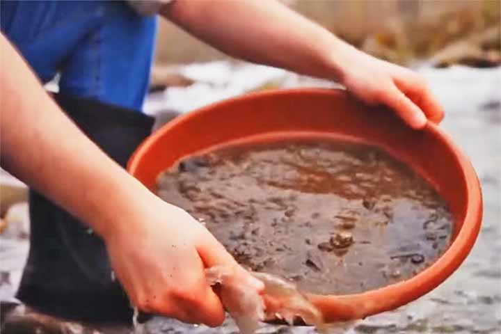 A exploração, que será conduzida pela estatal NESPAK e pelo Departamento de Minas de Punjab, já enfrenta desafios, como a mineração ilegal por moradores locais. 