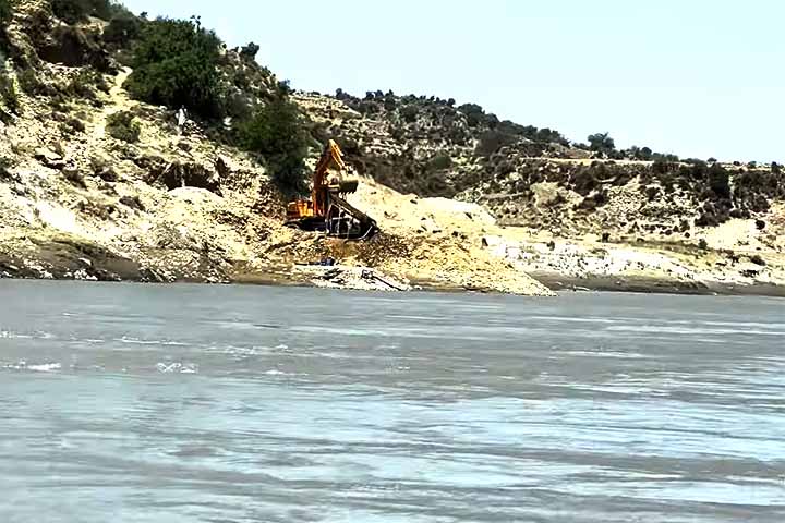 O Indo também tem grande importância histórica e cultural, pois ao longo de suas margens floresceu uma das mais antigas civilizações do mundo — a Civilização do Vale do Indo.