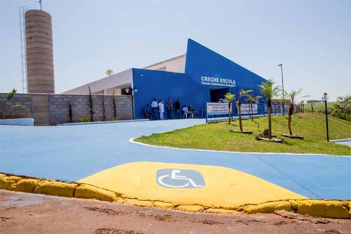 Hoje, Gavião Peixoto oferece saúde e educação exemplares, e conta com uma baixíssima evasão escolar (98,7% das crianças matriculadas).