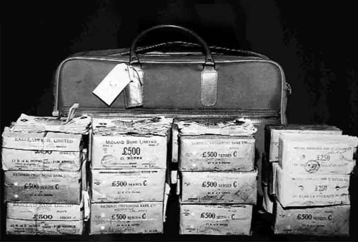 O montante roubado pelo bando de Reynolds e Biggs - 2,6 milhões de libras (o equivalente a 4,2 milhões de dólares, à época - fez do crime o maior assalto a uma ferrovia no século 20. Apenas a quantia de 300 mil libras foi recuperada pelas autoridades britânicas. 
