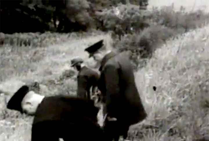 Bruce Reynolds, morto em 2013 aos 81 anos, ficou conhecido como o “cérebro” do assalto. Após deixar a cadeia, onde cumpriu pena por roubos de joias, ele articulou o crime com o amigo Ronaldo Biggs, atraindo uma série de conhecidos para o plano. 
