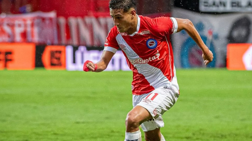  José Herrera, novo atacante do Fortaleza, atuando pelo Argentinos Juniors