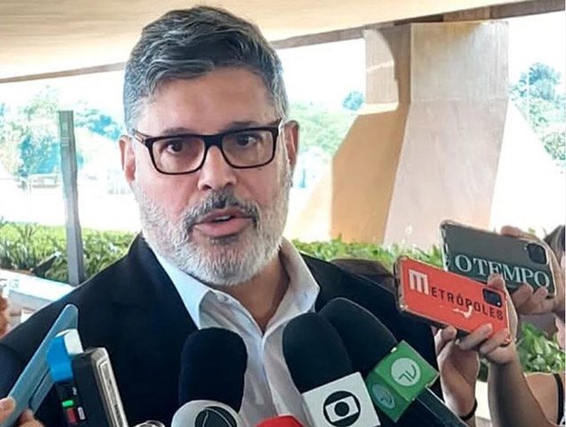 Inclusive, Frota está correndo o risco de perder seu mandato devido a uma denúncia do Conselho Regional de Medicina de São Paulo (CREMESP).