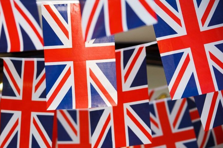 Na Europa, o Parlamento do Reino Unido chegou a bloquear o acesso ao aplicativo.