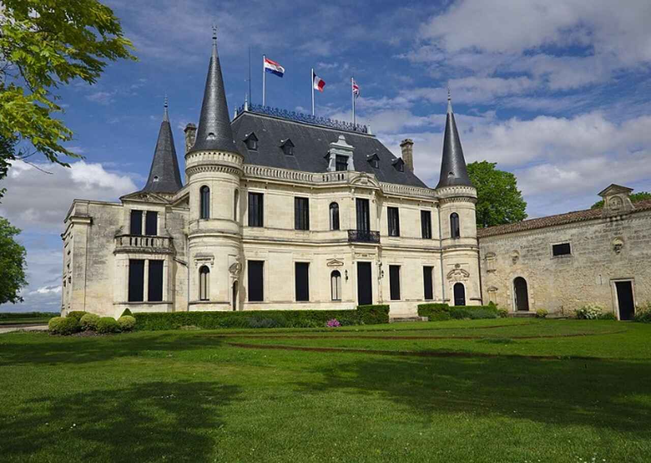 Chateau Palmer (França) - Conhecida por seus vinhos tintos elegantes e complexos, como o Chateau Palmer Margaux
