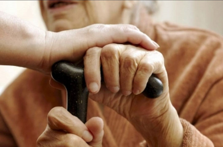 Por ser rica em fósforo e magnésio, minerais importantes para a formação e fortalecimento dos ossos, a aveia ajuda na prevenção de situações como osteoporose e fraturas.