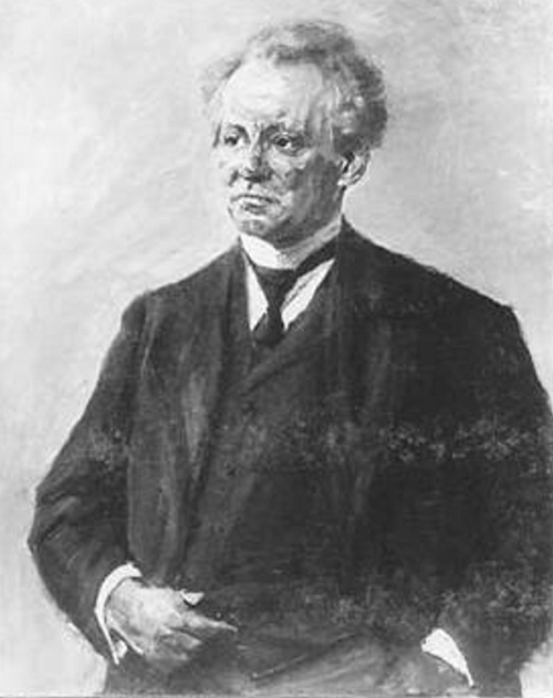 Liderados por Ludwig Borchardt, os arqueólogos encontraram o ateliê do escultor Tutmés, responsável pela criação da escultura, que data de aproximadamente 1345 a.C.