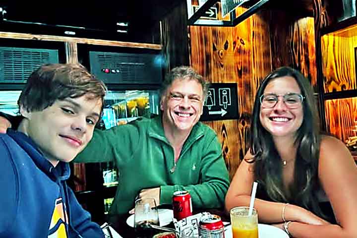 Na vida pessoal, Guilherme Fontes é pai de dois filhos: Carolina (19) e Carlos (16), ambos do casamento com Patrícia Lins e Silva. Atualmente, ele namora a publicitária Viviane Sarahyba.
