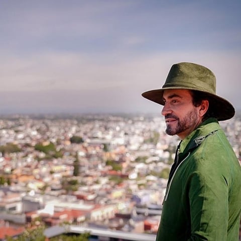 Fábio de Melo já vendeu mais de 3 milhões de cópias de CDs (1,8 milhão apenas na Som Livre), além de 3,5 milhões de livros. Como professor universitário, lecionou teologia na Faculdade Dehoniana de Taubaté.

