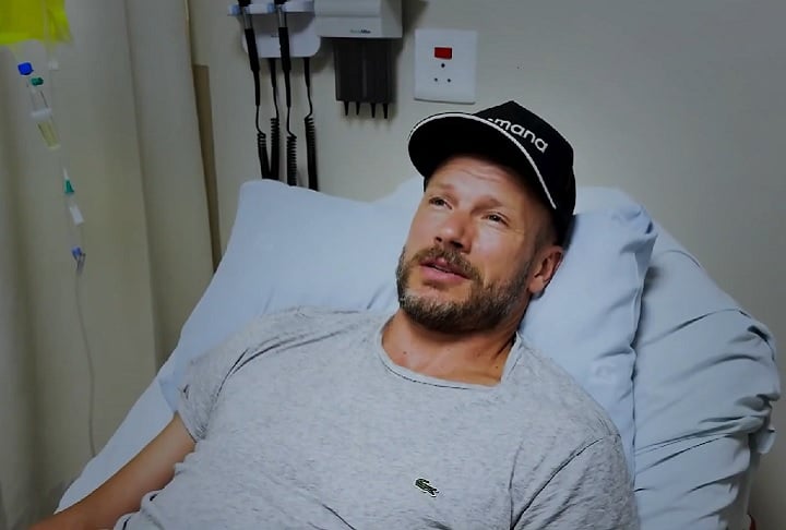 Ele precisou abandonar a competição e procurar um hospital. Os médicos descobriram que Rodrigo tinha um abscesso e, para evitar que a situação piorasse e se transformasse em algo mais grave, ele passou por cirurgia de emergência antes de retornar ao Brasil.