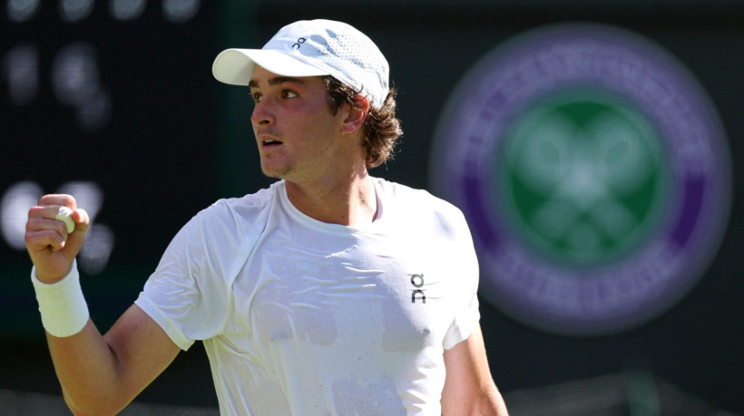 Jo&atilde;o Fonseca celebra vit&oacute;ria em Wimbledon