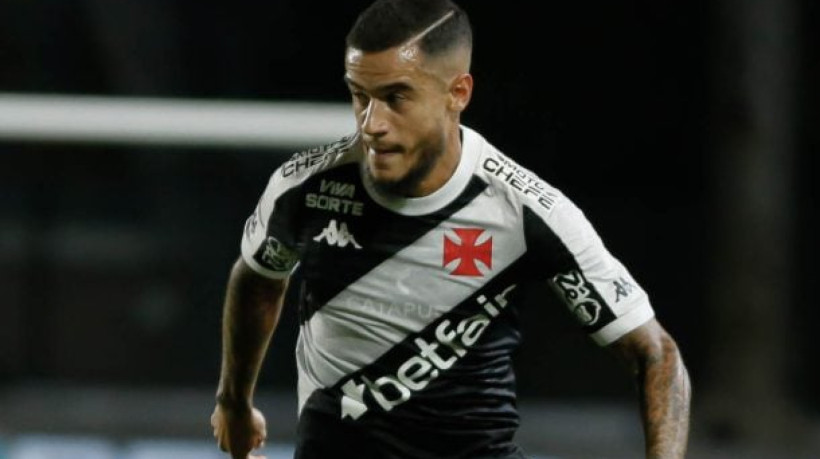 Meia tem acordo de empréstimo com o Cruz-Maltino até 30 de junho e tenta rescindir com o Aston Villa, detentor de seus direitos econômicos