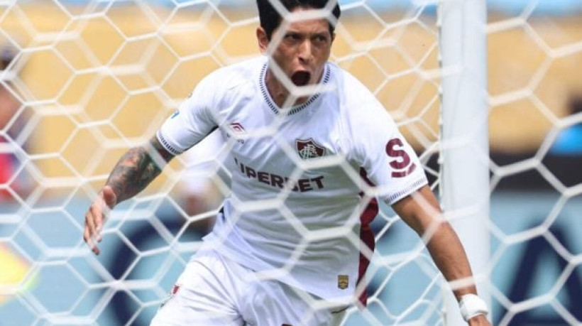 Aos três minutos, o artilheiro tricolor fez o primeiro gol da partida diante da atual vice-campeã da Europa 