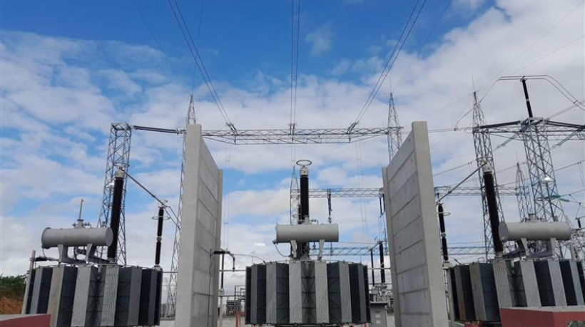Subestação Sobral III, no Ceará, recebeu novo reator de 500 kV instalado pela Eletrobras Chesf. Obra teve investimento de R$ 52 milhões e reforça a estabilidade da transmissão elétrica na interligação Norte–Nordeste



