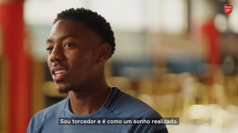 Lewis-Skelly celebra renovação com o Arsenal: 'É minha casa'