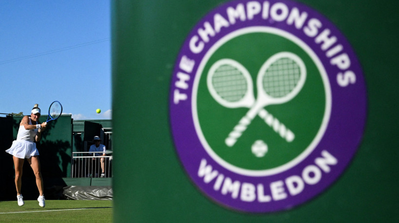 Wimbledon exige roupa branca, serve morangos com creme e tem um troféu com abacaxi: conheça as tradições mais inusitadas do Grand Slam