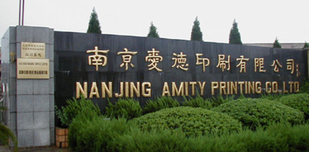 Curiosamente, a China comunista lidera a produção devido à impressão em larga escala pela Amity Printing Company. Desde 2003, a empresa produz para o mercado externo e, das treze milhões de bíblias impressas no ano passado, nove milhões foram para exportação.
