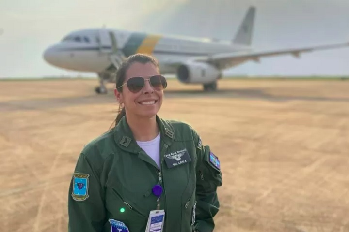 Carla Alexandre Borges, 42 anos: Nascida em Jundiaí (SP), Carla Borges coleciona pioneirismos na aviação brasileira: foi a primeira mulher da FAB a pilotar um caça, lançar uma bomba e a comandar o avião presidencial.