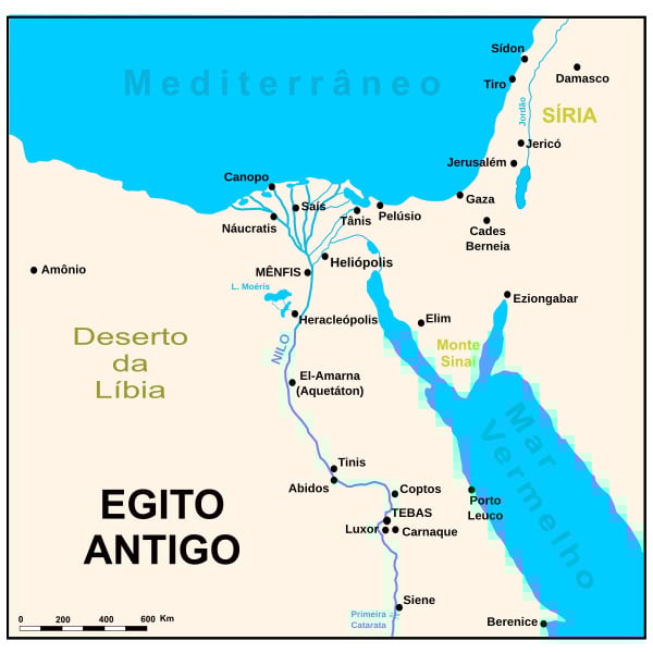 Localizado no nordeste da África, o Nilo nasce na região dos Grandes Lagos, na África Central, e deságua no Mar Mediterrâneo, no norte do Egito.