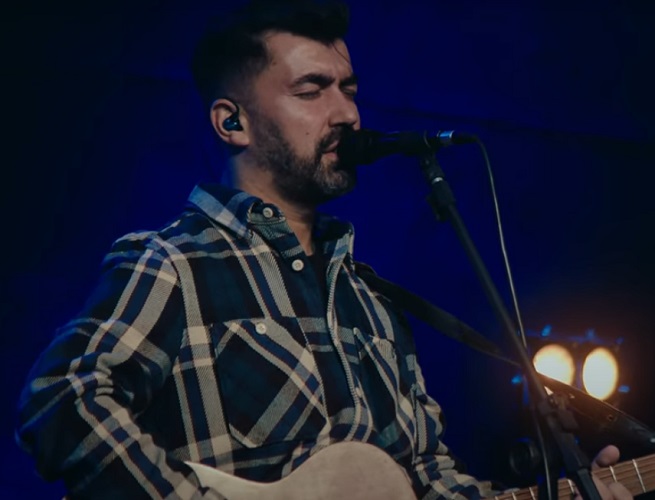 Com o apoio de grandes produtores e empresários do setor, como Hananiel Eduardo, que trabalha com artistas renomados como Aline Barros e Isadora Pompeo, a música gospel se consolidou como um dos pilares do mercado de entretenimento brasileiro.