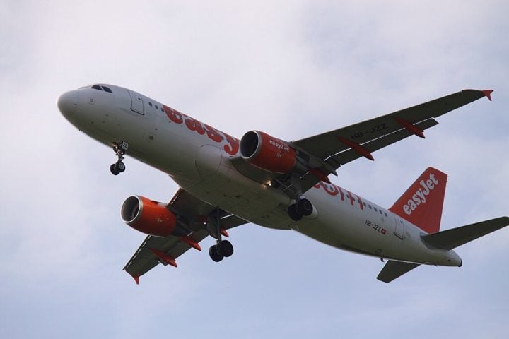 Normalmente, aviões cruzam essa área a cerca de 1.820 metros de altitude (6.000 pés), mas a aeronave estava a apenas 944 metros (3.100 pés).