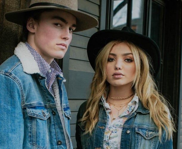 Peyton List e Spencer List - Uma das estrelas da Disney, a atriz Peyton List tem um irmão gêmeo que segue a mesma carreira, tendo participado da famosa série Law & Order.
