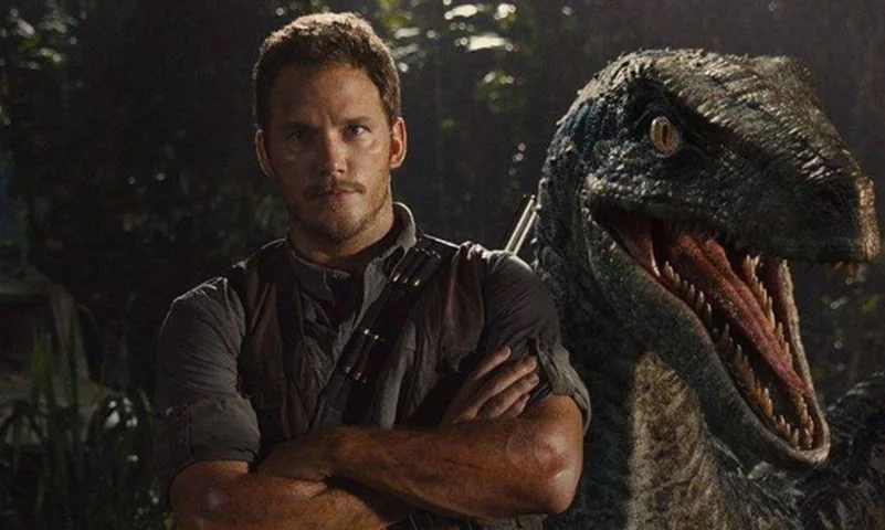 No filme, o Parque dos Dinossauros está aberto para visitação, aparentemente sob controle. No entanto, um dos animais, resultado de experiência genética, desenvolve alta inteligência e se torna uma ameaça para todos.