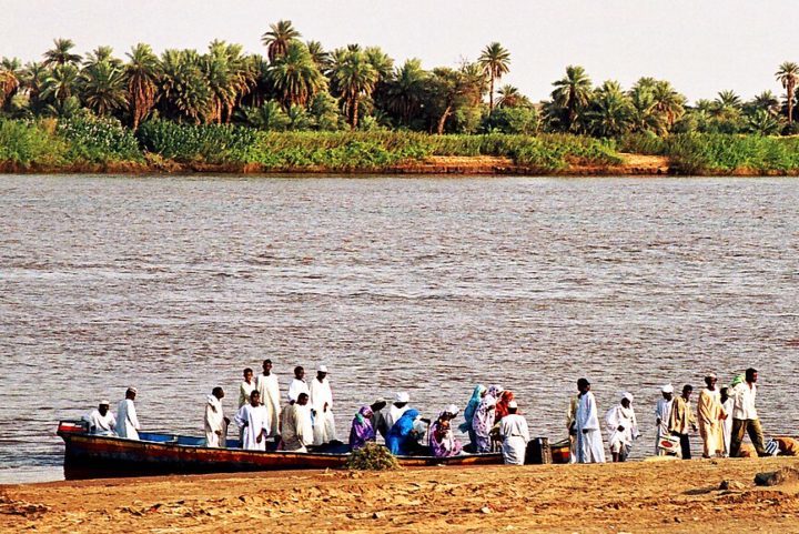 Além disso, o rio servia como via de transporte, facilitando o comércio e a comunicação entre as diferentes regiões do Egito.