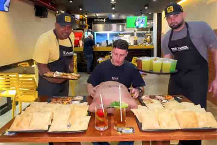 Desde a inauguração em 2018, o maior pastel já registrado pesou 2,3 kg. A casa também oferece combos com pastéis salgados e doces de diferentes tamanhos e atua com delivery.