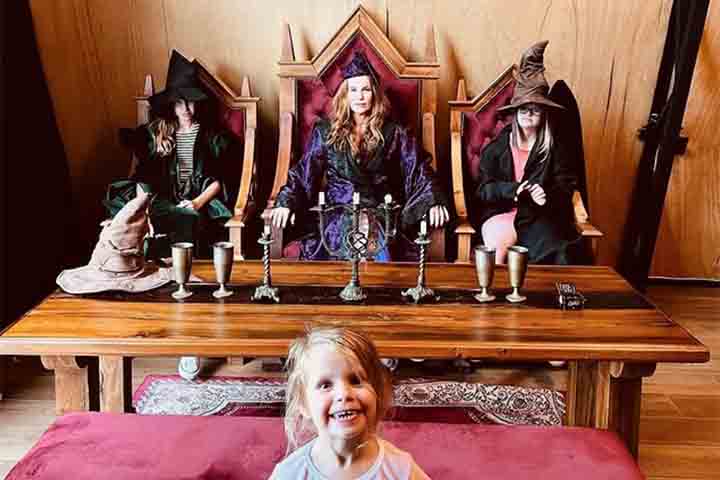 Ideal para casais, famílias e grupos de amigos, a cabana oferece uma atmosfera mágica em meio à natureza.