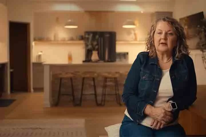 Um dos pontos mais marcantes do documentário está nos depoimentos emocionados de passageiros e funcionários. Eles ajudam a reconstruir o clima de tensão, desespero e revolta que tomou conta da embarcação.