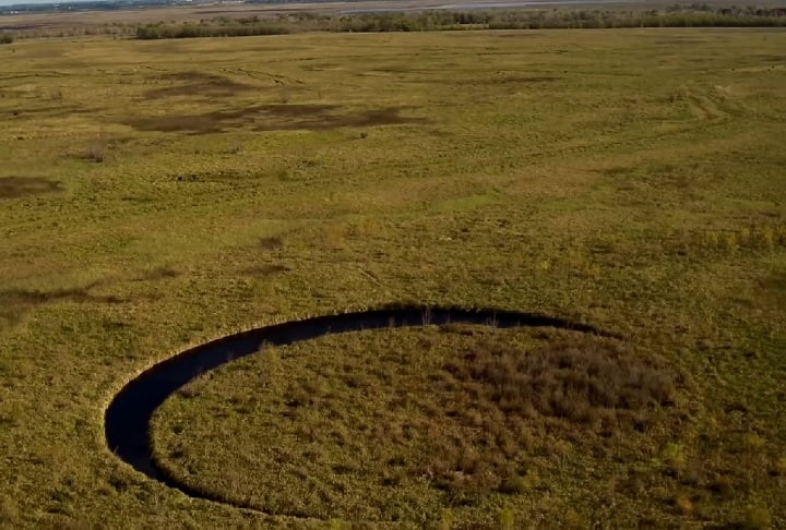 No entanto, a explicação para o surgimento da ilha é mais simples do que as teorias apontam.