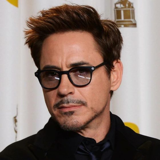 O ator Robert Downey Jr. , famoso por papéis no cinema - especialmente o Homem de Ferro -  também chama atenção em sustentabilidade.Ele defende uma arquitetura em harmonia com o meio ambiente.