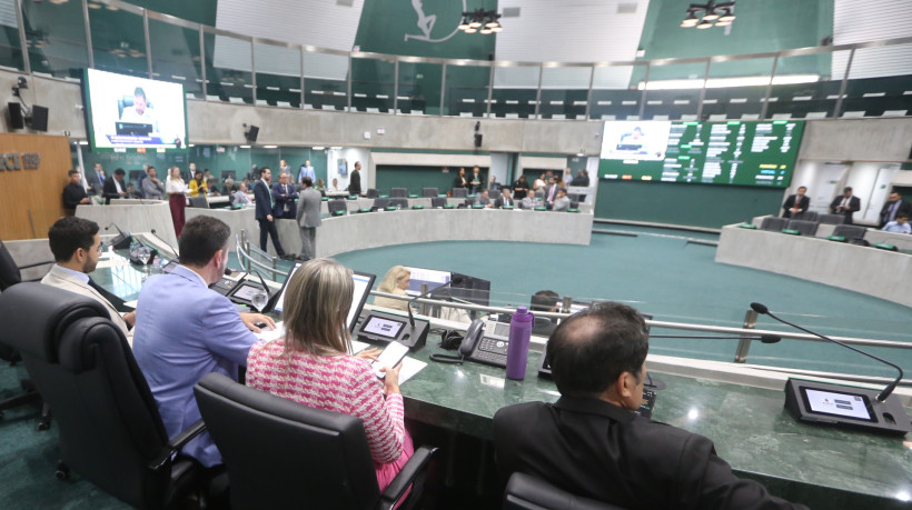 ￼DEPUTADOS vão votar o pedido do governador